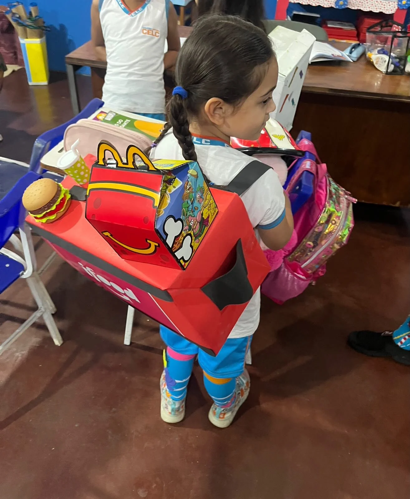 CABELO E MOCHILA MALUCA - 2026